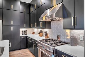 Rooftop Hot Tub City Views Disco Lounge