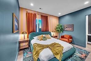 Rooftop Hot Tub City Views Disco Lounge