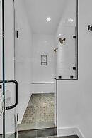 Rooftop Hot Tub City Views Disco Lounge