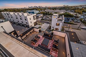 Rooftop Hot Tub City Views Disco Lounge