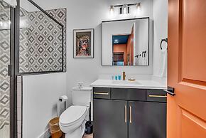 Rooftop Hot Tub City Views Disco Lounge