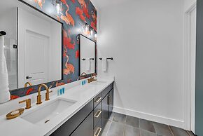 Rooftop Hot Tub City Views Disco Lounge