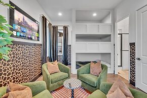 Rooftop Hot Tub City Views Disco Lounge