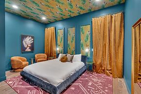 Rooftop Hot Tub City Views Disco Lounge