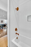 Rooftop Hot Tub City Views Pac-man Pool Table