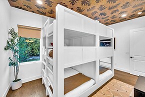 Rooftop Hot Tub City Views Pac-man Pool Table