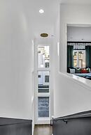 Rooftop Hot Tub City Views Pac-man Pool Table