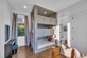 Rooftop Hot Tub City Views Pac-man Pool Table