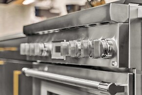 New Hot Tub Rooftop Decks City Views Poker