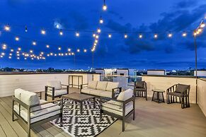 New Hot Tub Rooftop Decks City Views Poker