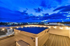 New Hot Tub Rooftop Decks City Views Poker