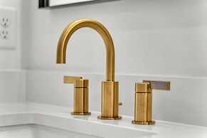 New Hot Tub Rooftop Decks City Views Poker