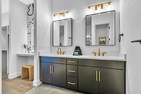 New Hot Tub Rooftop Decks City Views Poker