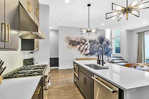 New Hot Tub Rooftop Decks City Views Poker