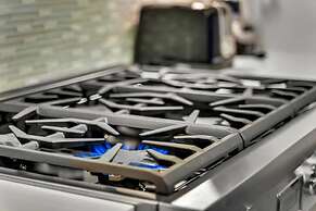 New Hot Tub Rooftop Decks City Views Poker