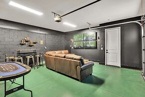 New Hot Tub Rooftop Decks City Views Poker