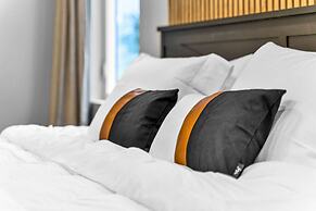 New Hot Tub Rooftop Decks City Views Poker