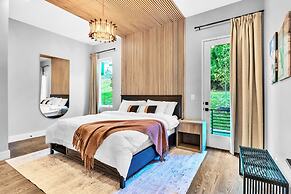 New Hot Tub Rooftop Decks City Views Poker