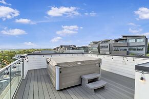 New Hot Tub Rooftop Decks City Views Poker
