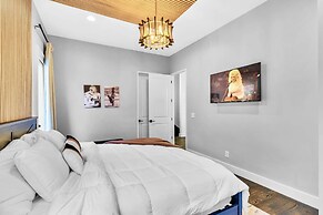 New Hot Tub Rooftop Decks City Views Poker