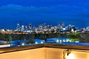 New Hot Tub Rooftop Decks City Views Poker