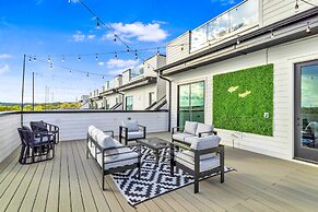 New Hot Tub Rooftop Decks City Views Poker