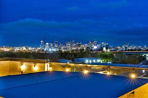 New Hot Tub Rooftop Decks City Views Poker
