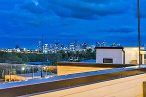 New Hot Tub Rooftop Decks City Views Poker