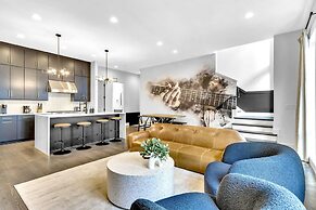 New Hot Tub Rooftop Decks City Views Poker