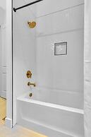 New Hot Tub Rooftop Decks City Views Poker