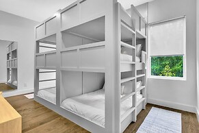 New Hot Tub Rooftop Decks City Views Poker