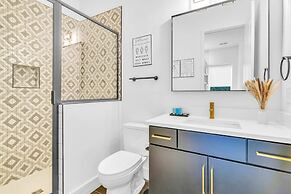 New Hot Tub Rooftop Decks City Views Poker