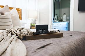 City Views Pool Hot Tub Mini Golf