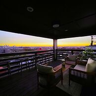 City Views Pool Hot Tub Mini Golf