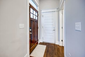 City Views Pool Hot Tub Mini Golf