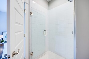 City Views Pool Hot Tub Mini Golf