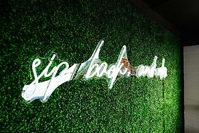 City Views Pool Hot Tub Mini Golf