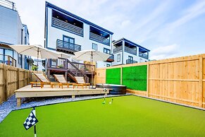 City Views Pool Hot Tub Mini Golf