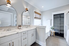 City Views Pool Hot Tub Mini Golf