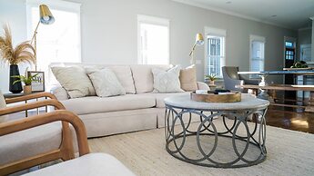 City Views Pool Hot Tub Mini Golf