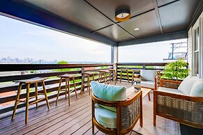 City Views Pool Hot Tub Mini Golf