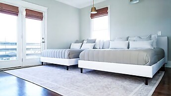 City Views Pool Hot Tub Mini Golf