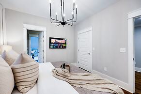 City Views Pool Hot Tub Mini Golf