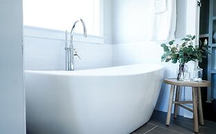 City Views Pool Hot Tub Mini Golf