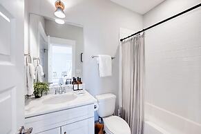 City Views Pool Hot Tub Mini Golf