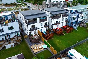 City Views Pool Hot Tub Mini Golf