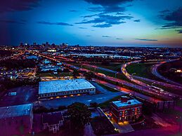 City Views Pool Hot Tub Mini Golf