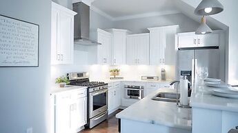 City Views Pool Hot Tub Mini Golf