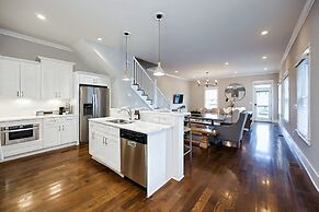 City Views Pool Hot Tub Mini Golf