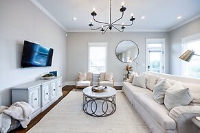 City Views Pool Hot Tub Mini Golf